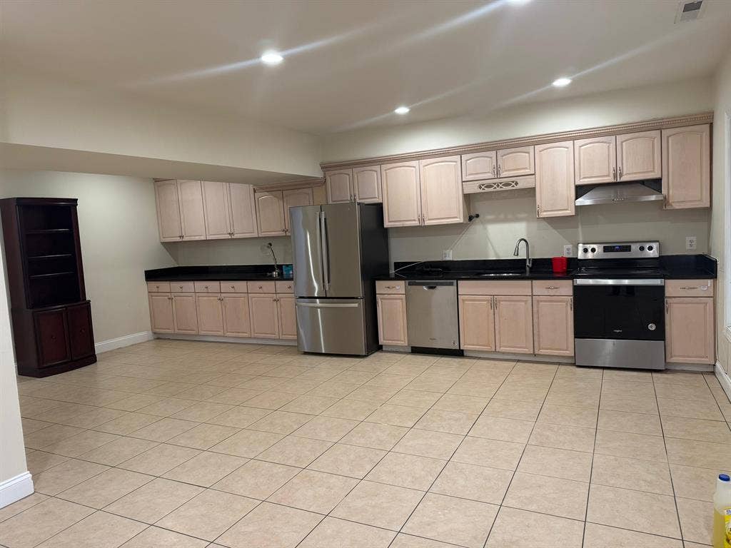 Semi-basement Apartment for rent