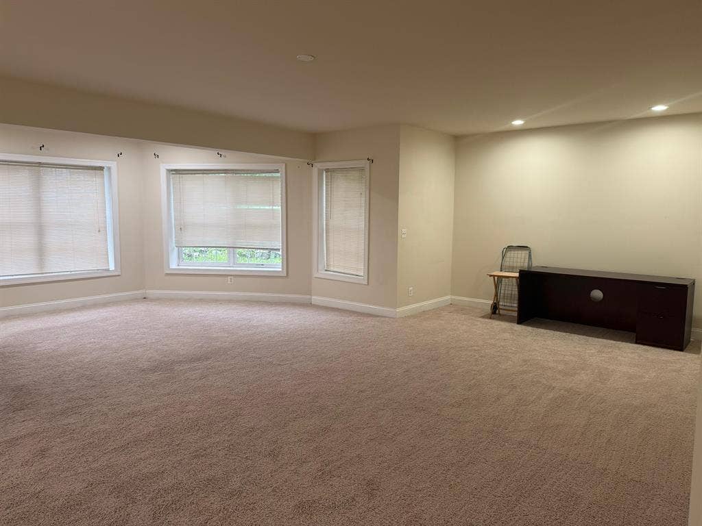 Semi-basement Apartment for rent