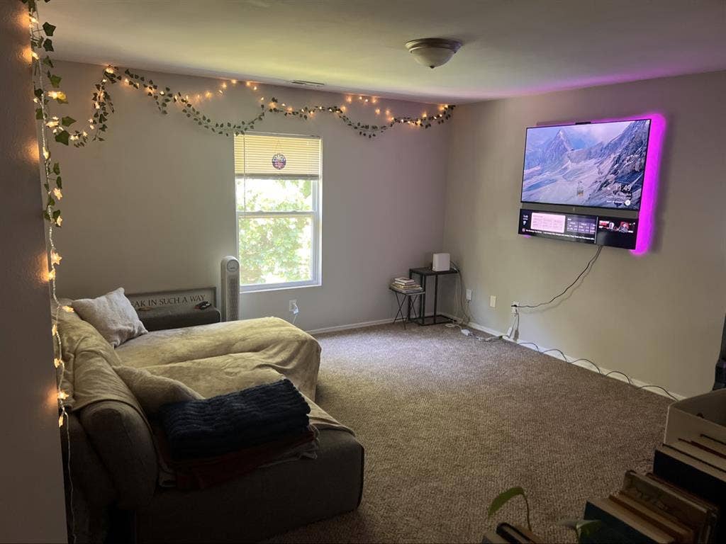 Looking for Roommate