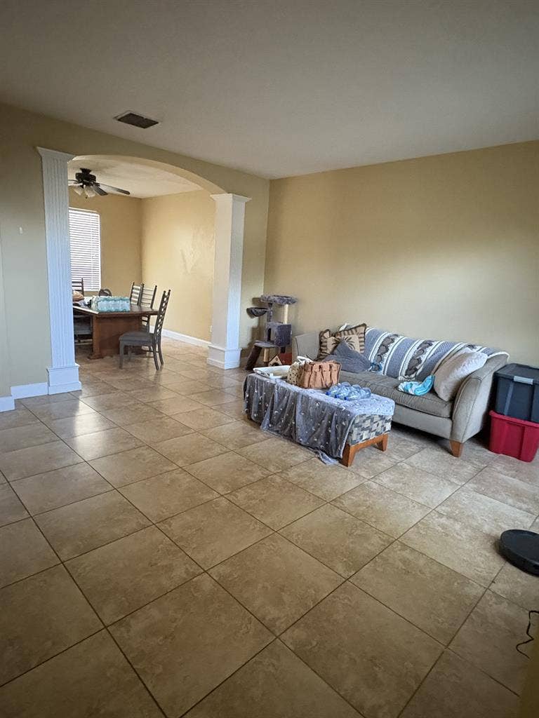 Room available in 4x3 house by UCF