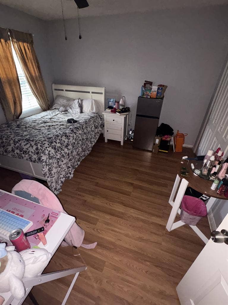 Room available in 4x3 house by UCF