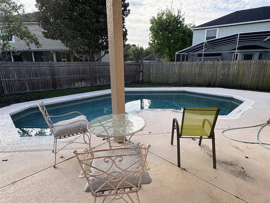 Room available in 4x3 house by UCF