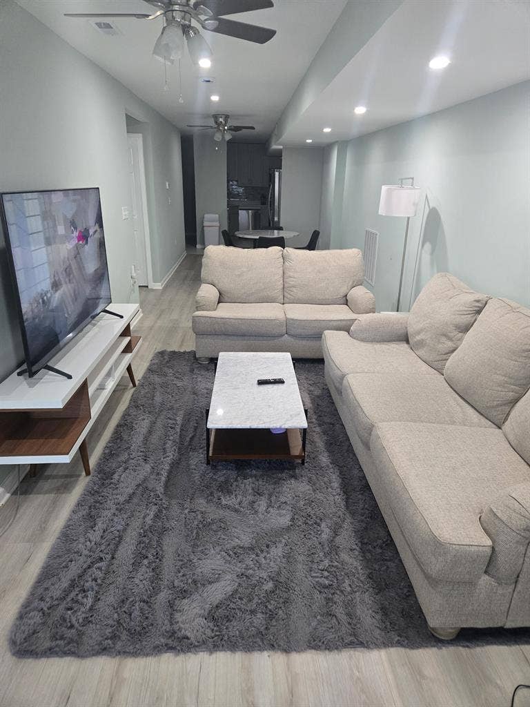 Full Townhouse 2 bed 2 bath