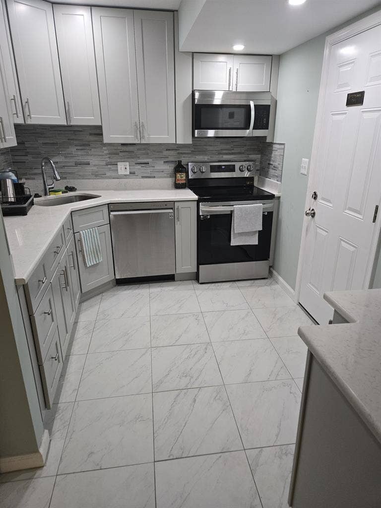 Full Townhouse 2 bed 2 bath