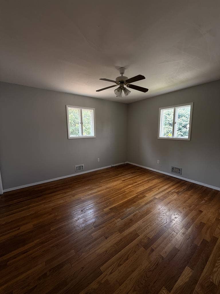 Edison room for rent