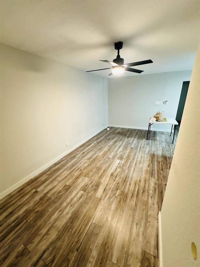 For rent-1 garage apartment (75241)
