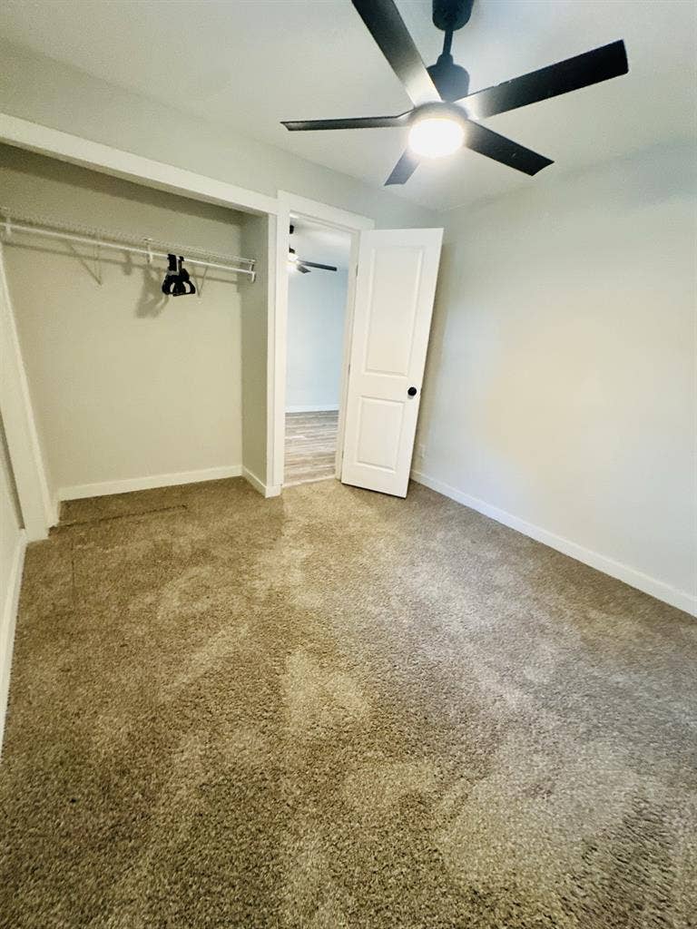 For rent-1 garage apartment (75241)