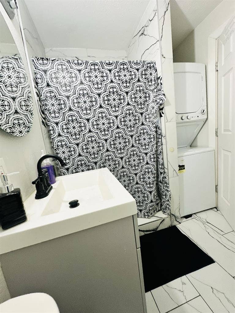 For rent-1 garage apartment (75241)