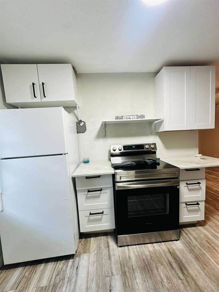 For rent-1 garage apartment (75241)