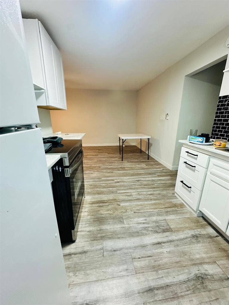 For rent-1 garage apartment (75241)