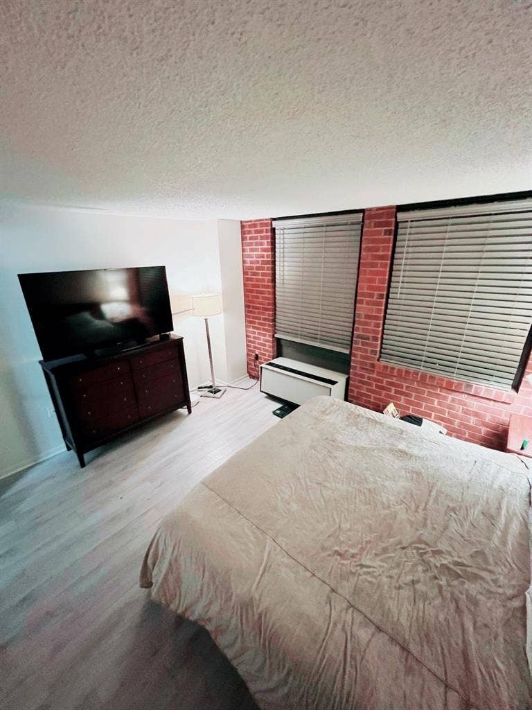 Freshly renovated 1-bedroom,