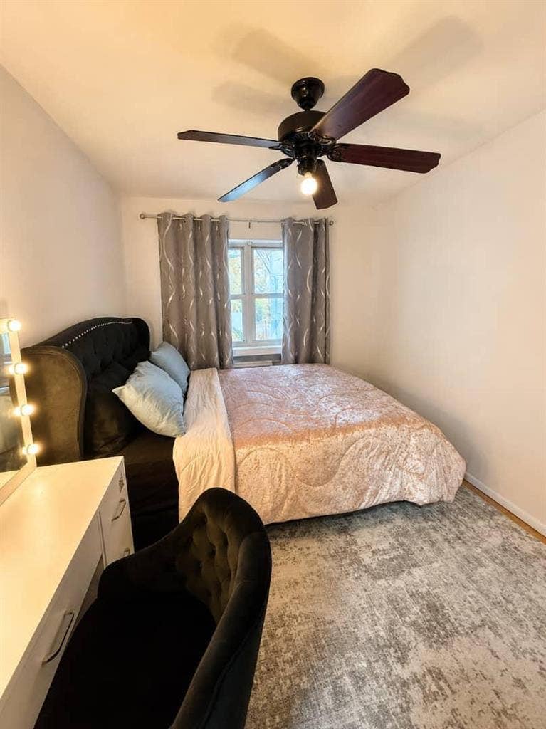 Furnished room in Astoria