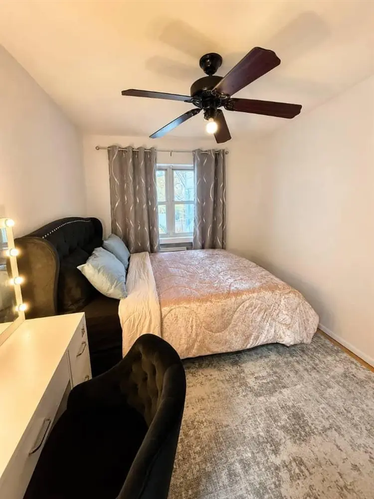 Furnished room in Astoria