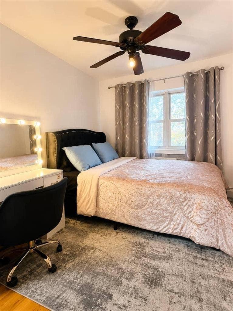 Furnished room in Astoria