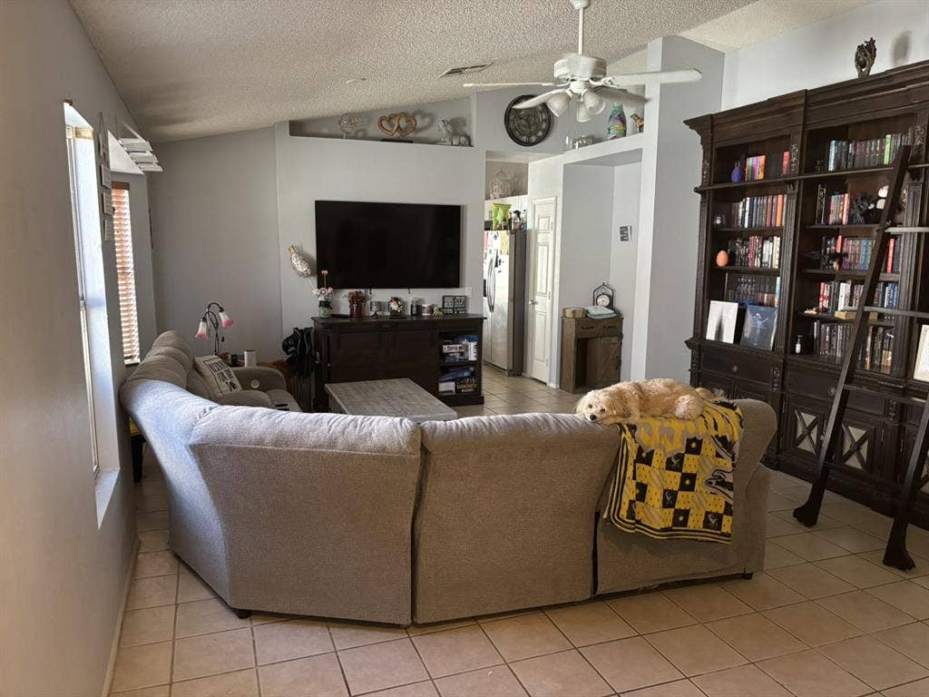 Small room for Rent!