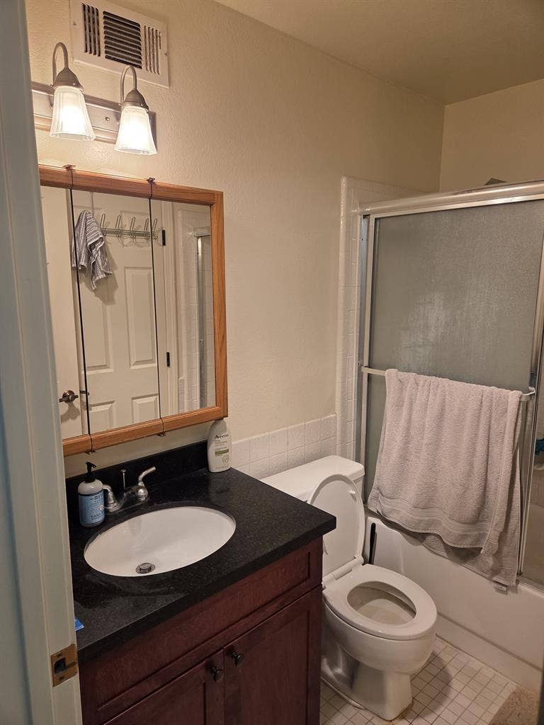 Furnished VanNess Sublet WFH Setup