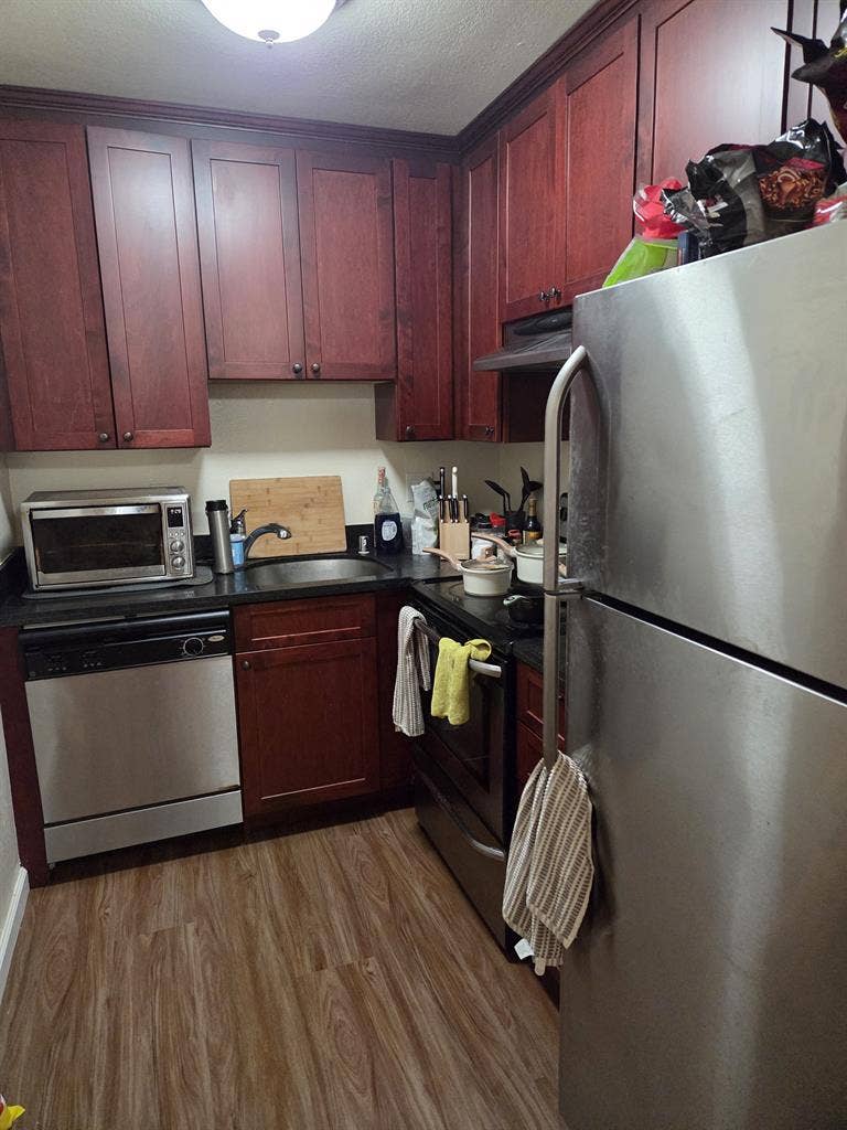 Furnished VanNess Sublet WFH Setup
