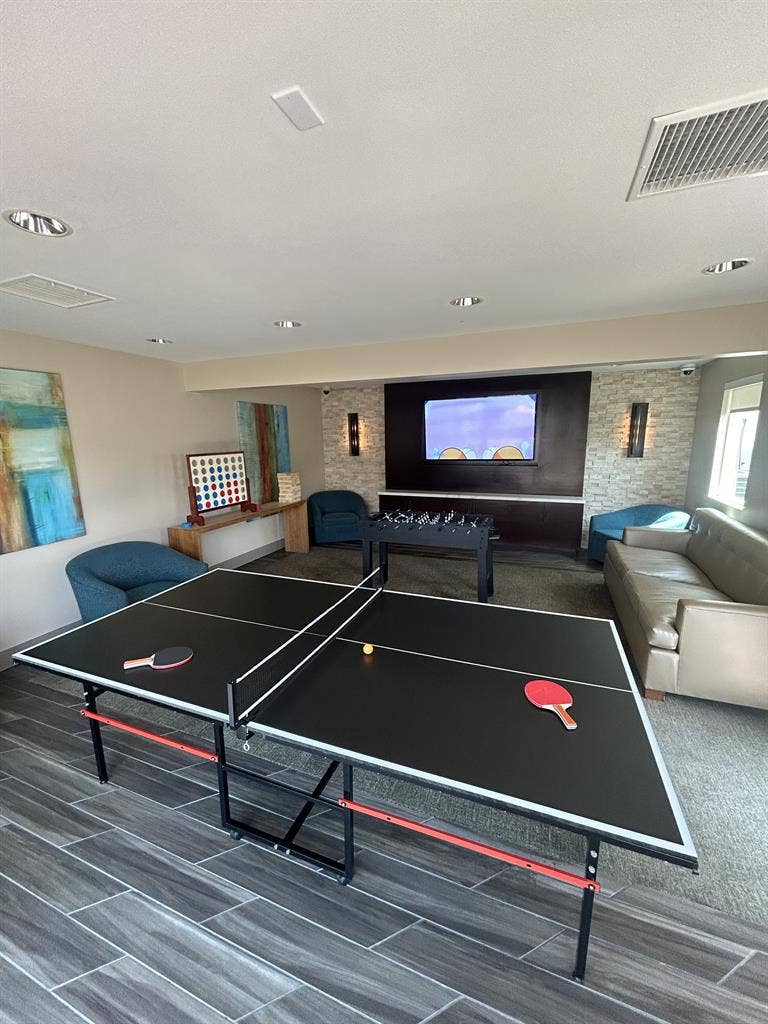 New Listing, move in available