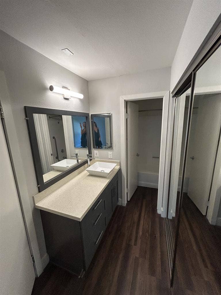 New Listing, move in available