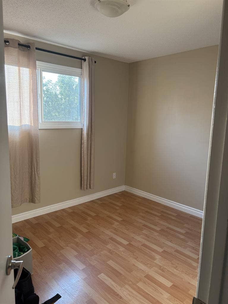 3bed/2bath for 900$ inc Callingwood