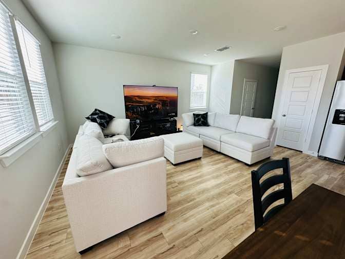 Need Roommates for Furnished Rooms