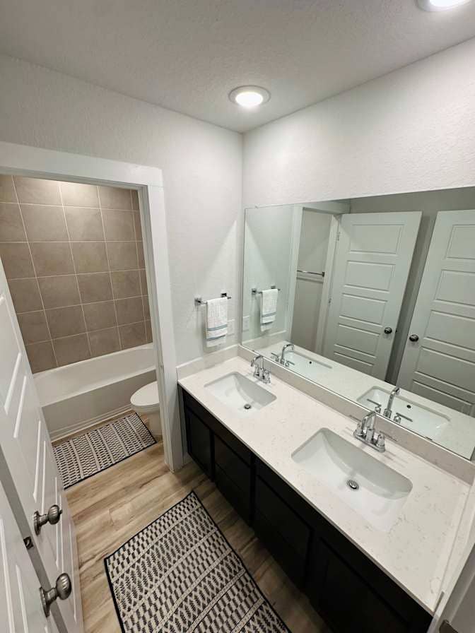 Need Roommates for Furnished Rooms