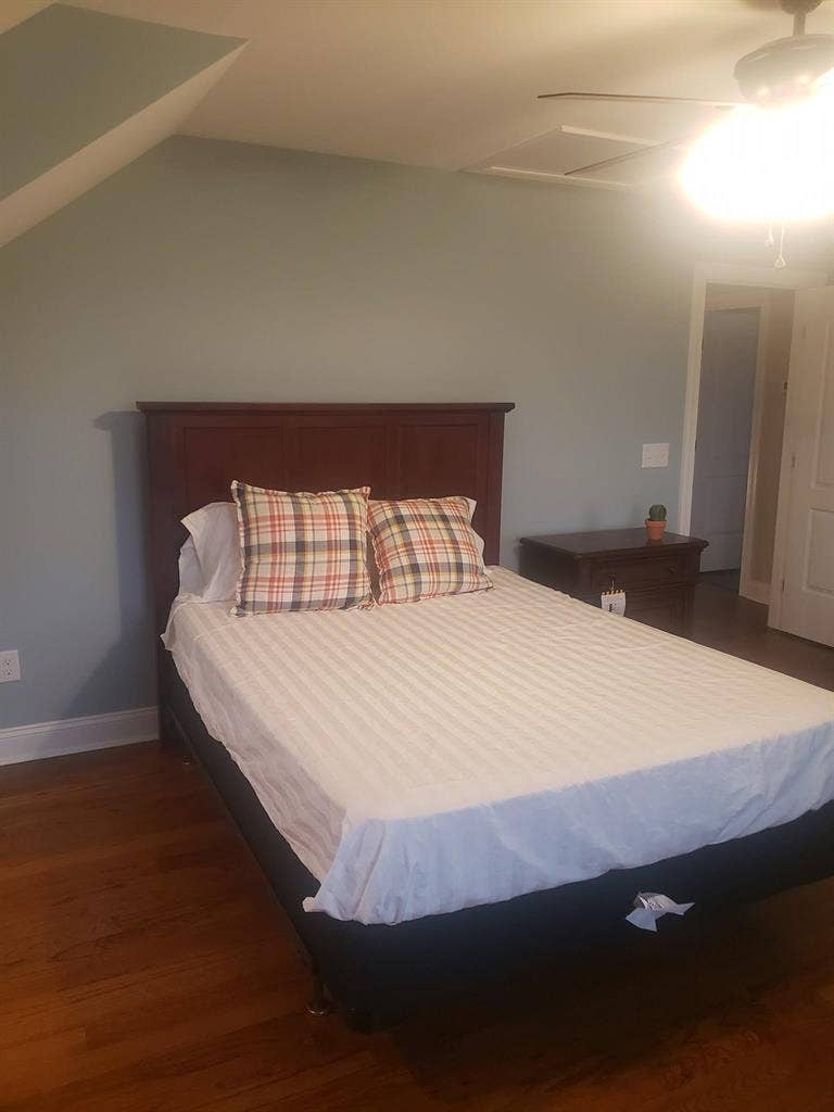 Private room for rent upstairs