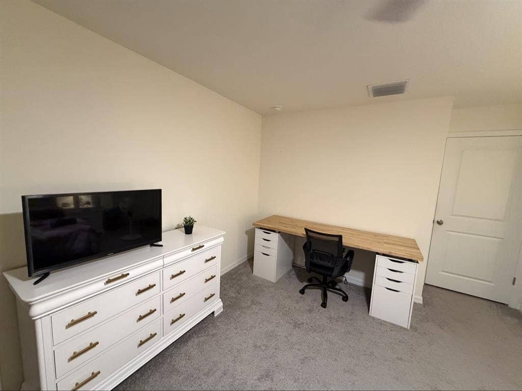 Master Bedroom + Private Bathroomm