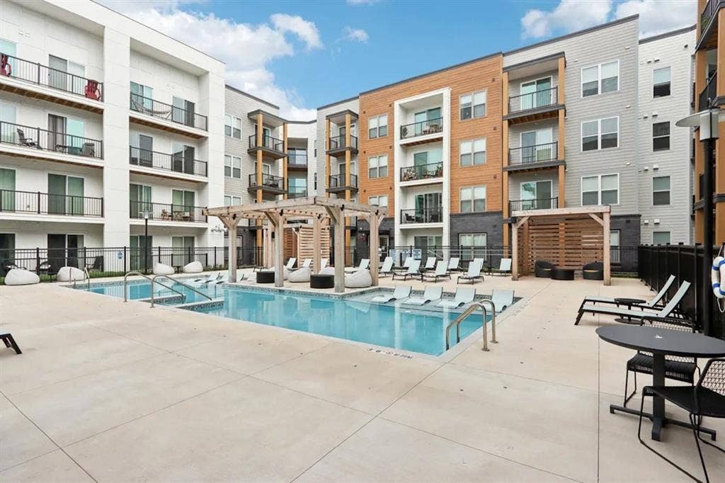 Luxury 2bd 2ba w move-in credit $$