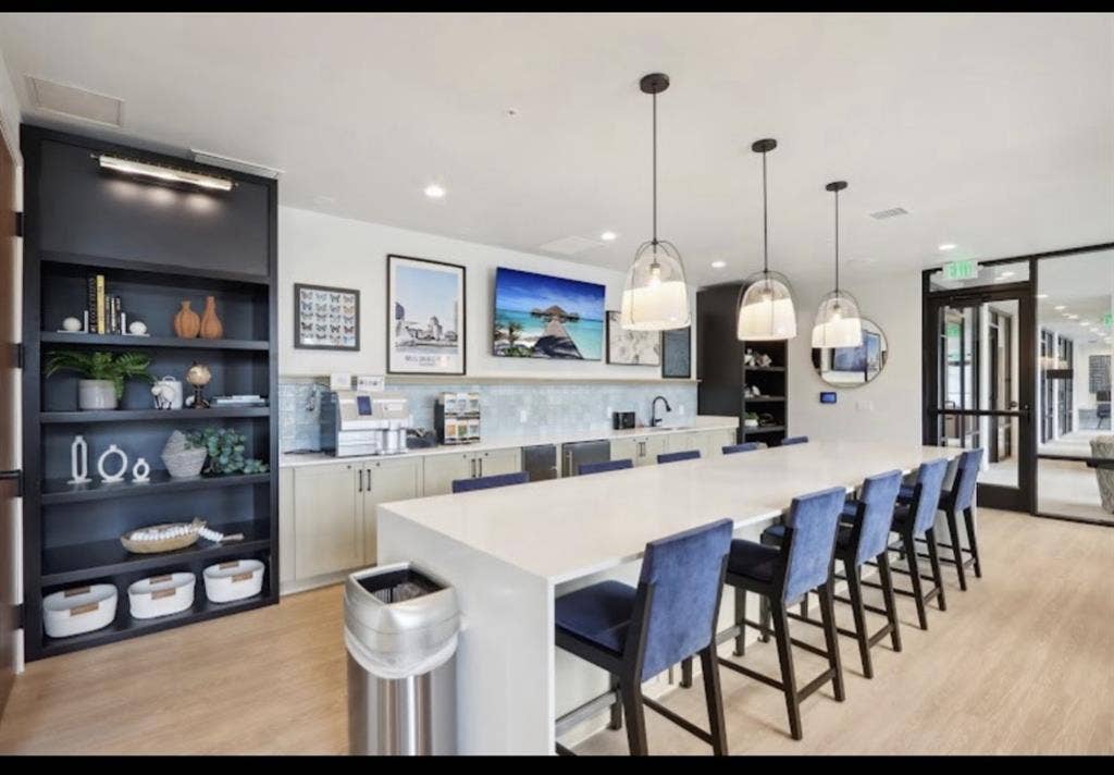 Luxury 2bd 2ba w move-in credit $$