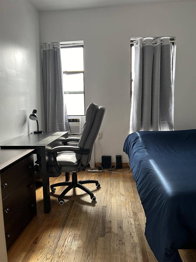 Looking for roommate