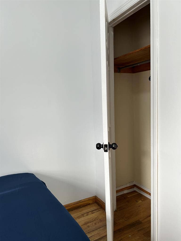 Looking for roommate