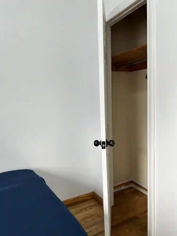 Looking for roommate