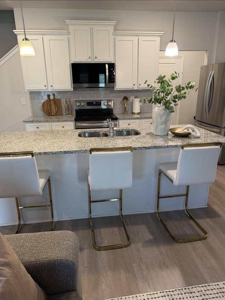 $800 | Private room | Female only|