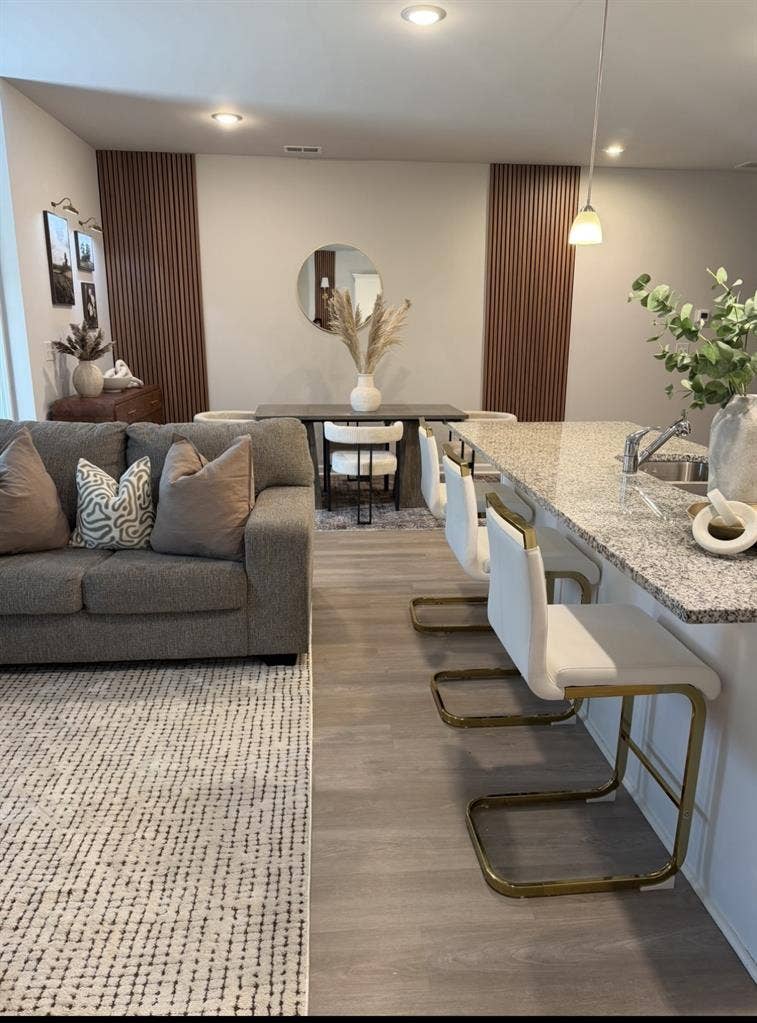 $800 | Private room | Female only|