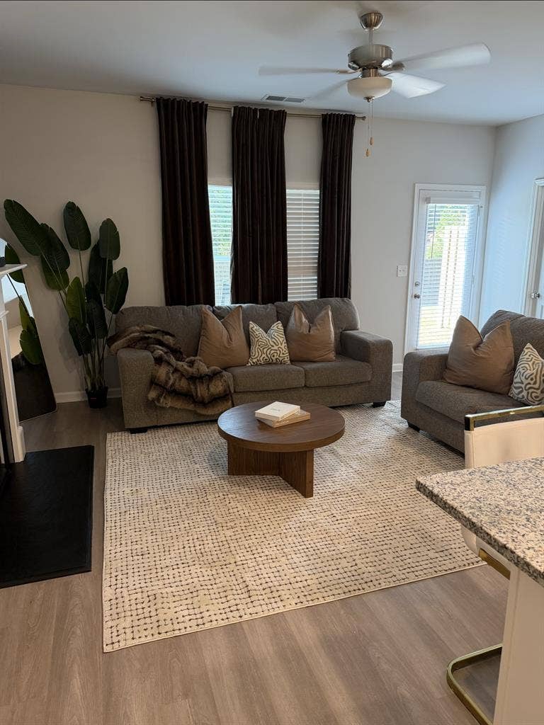$800 | Private room | Female only|