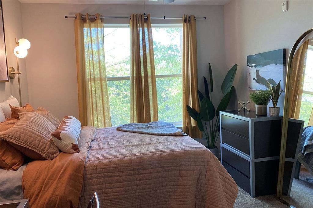 Room @ The Pavilion - North Grounds
