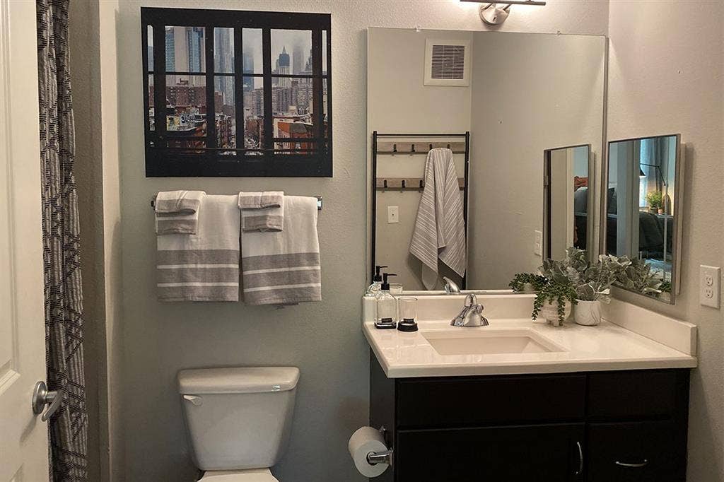 Room @ The Pavilion - North Grounds