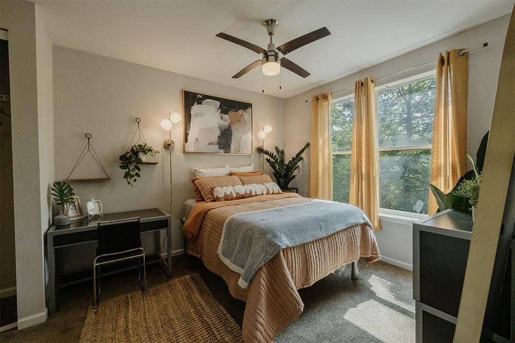 Room @ The Pavilion - North Grounds