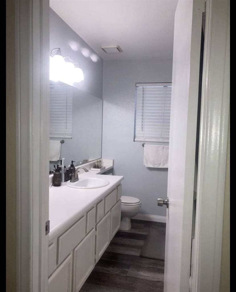 Room for rent for female in NW
