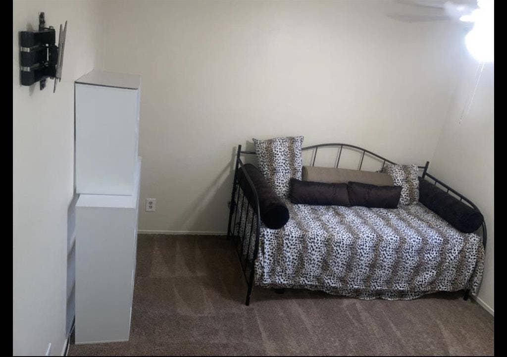 Room for rent for female in NW