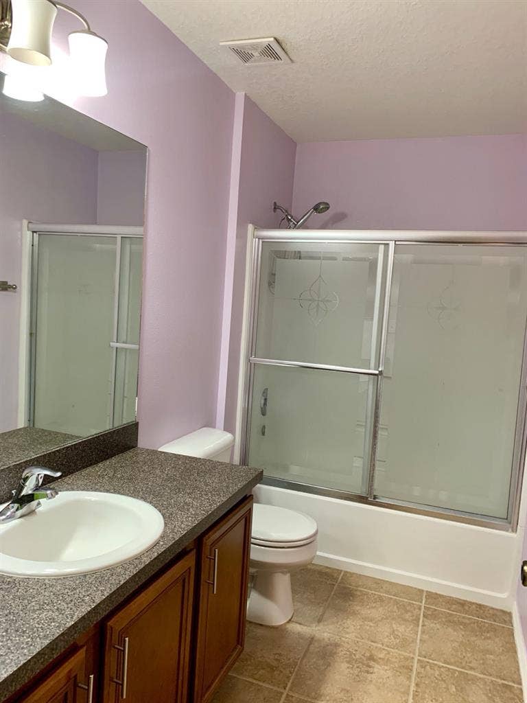 Room w/ bathroom Wesley Chapel, FL
