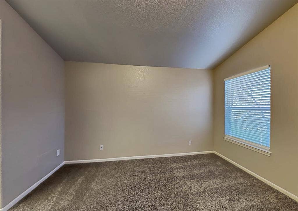 Affordable 3Bedr00m 2.5Bathr00m