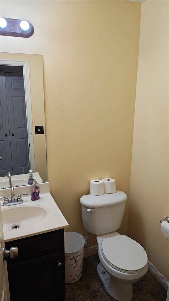 2 beds and shared bath in townhouse