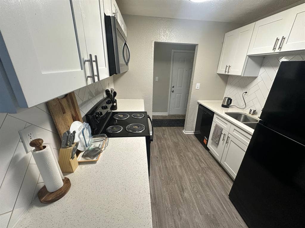 Furnished Room from $950, Gym, Pool