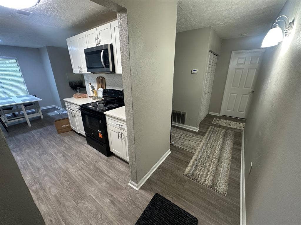 Furnished Room from $950, Gym, Pool