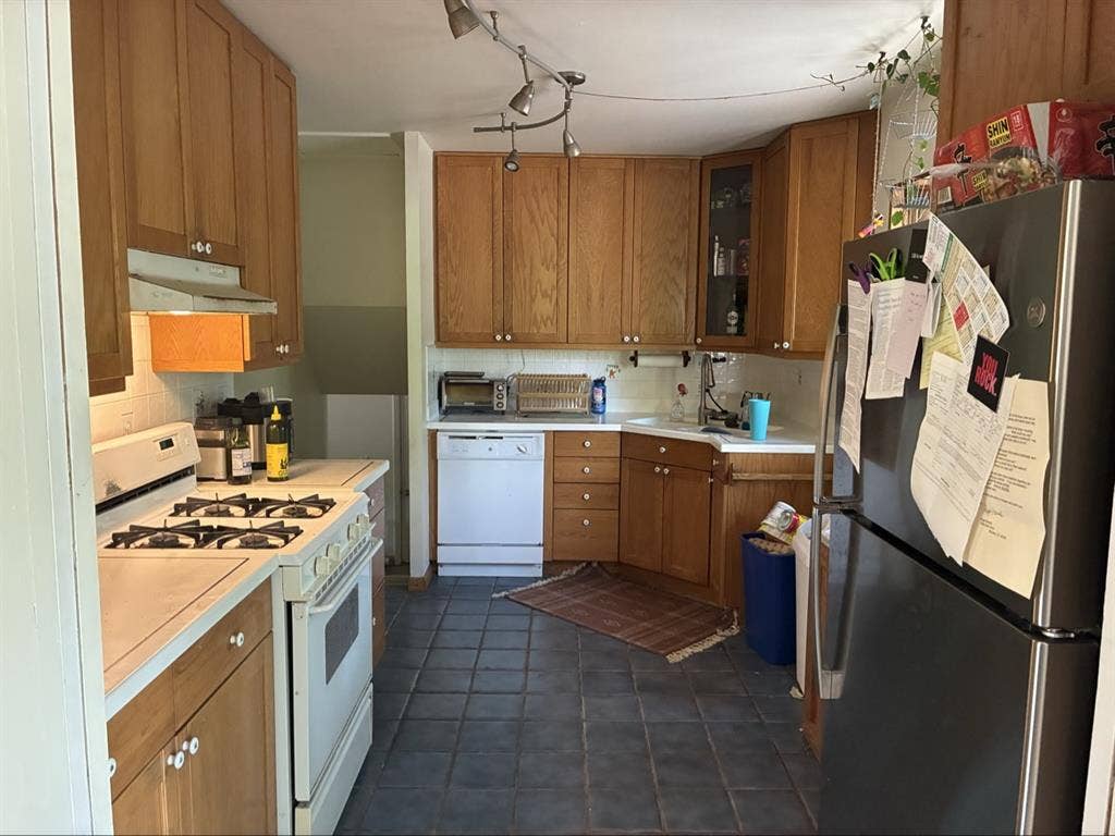 Looking for 1 Male Roommate
