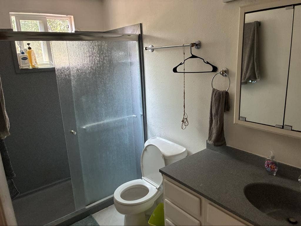 Looking for 1 Male Roommate