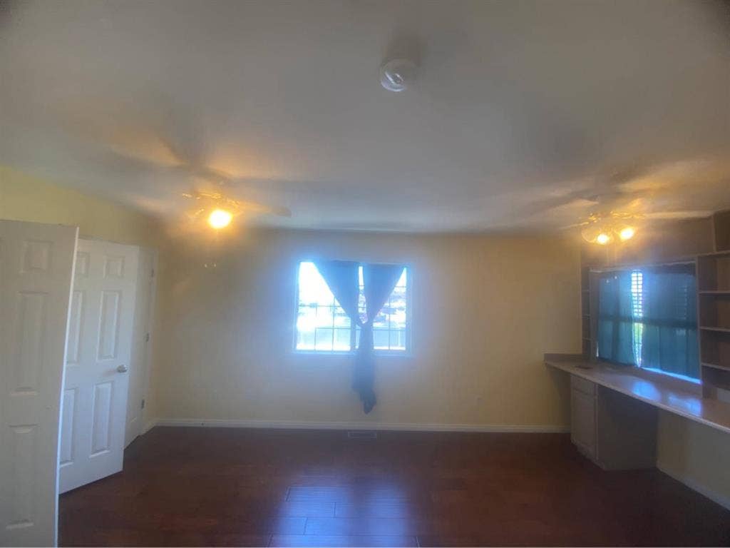 Unfurnished 2 bedrooms for rent
