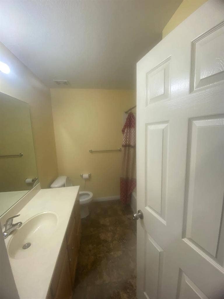 Unfurnished 2 bedrooms for rent